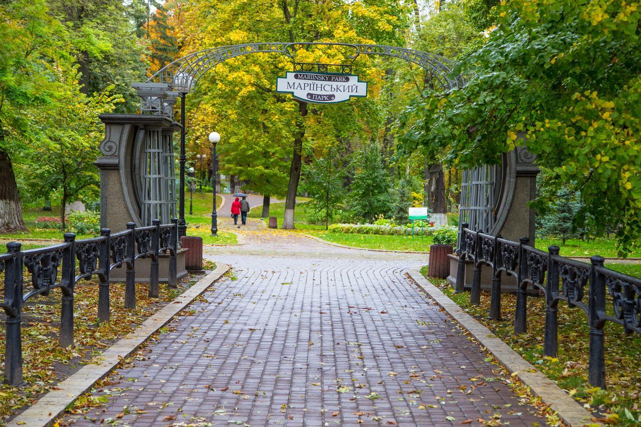Sun City Hostel Киев Екстериор снимка