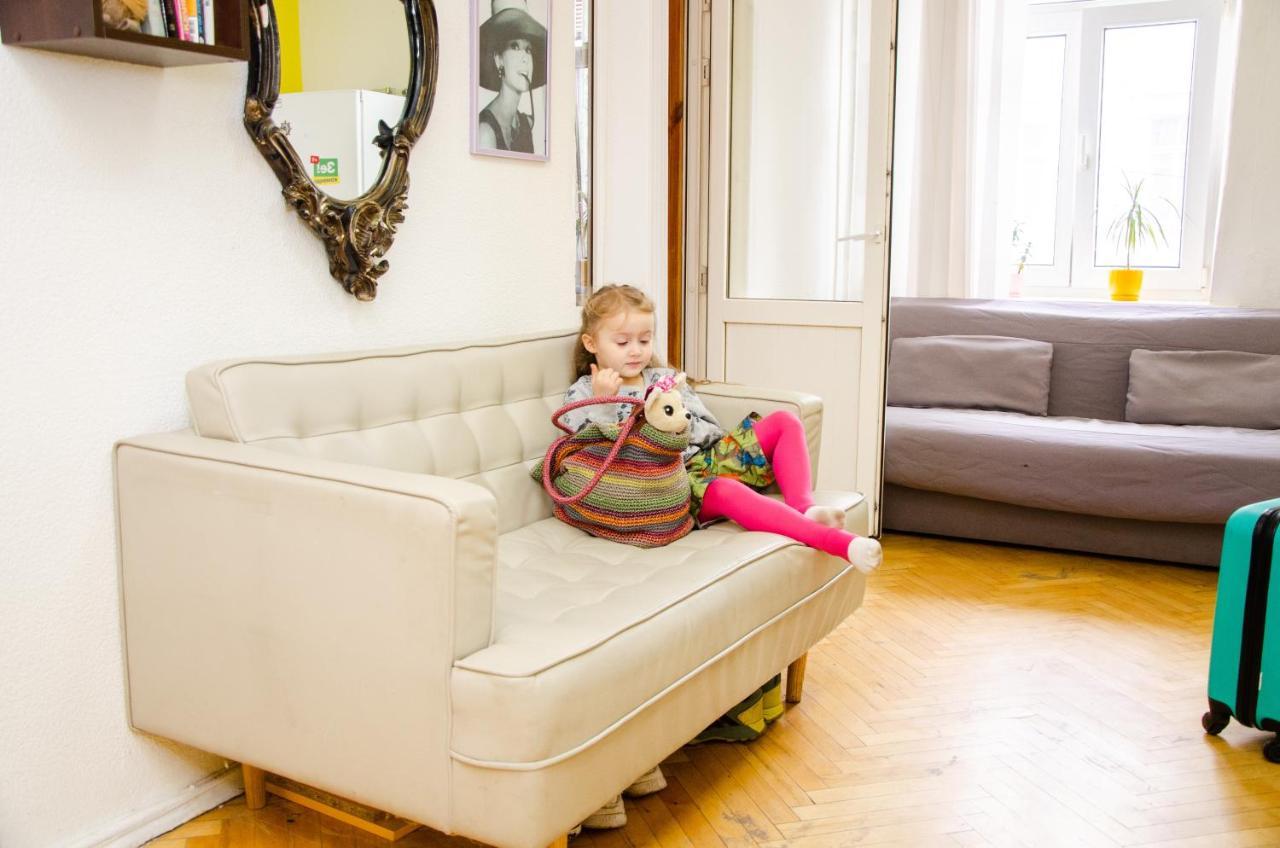 Sun City Hostel Киев Екстериор снимка